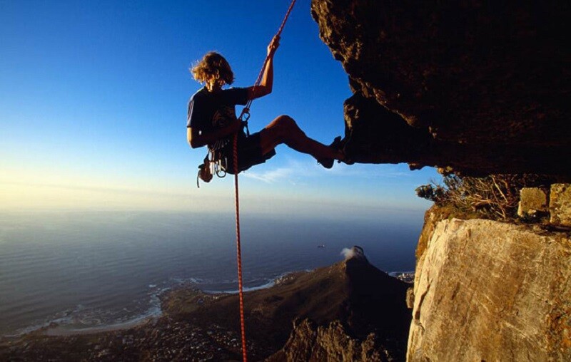 AI GIỮ SỢI DÂY?